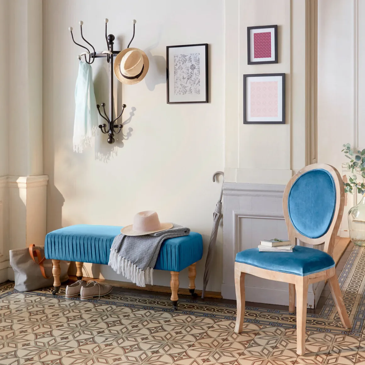 Porte-manteau mural "Onni"